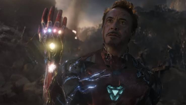 Quase três anos após a estreia do filme, Joe Russo explicou porque Tony Stark morreu em Vingadores: Ultimato. Veja: