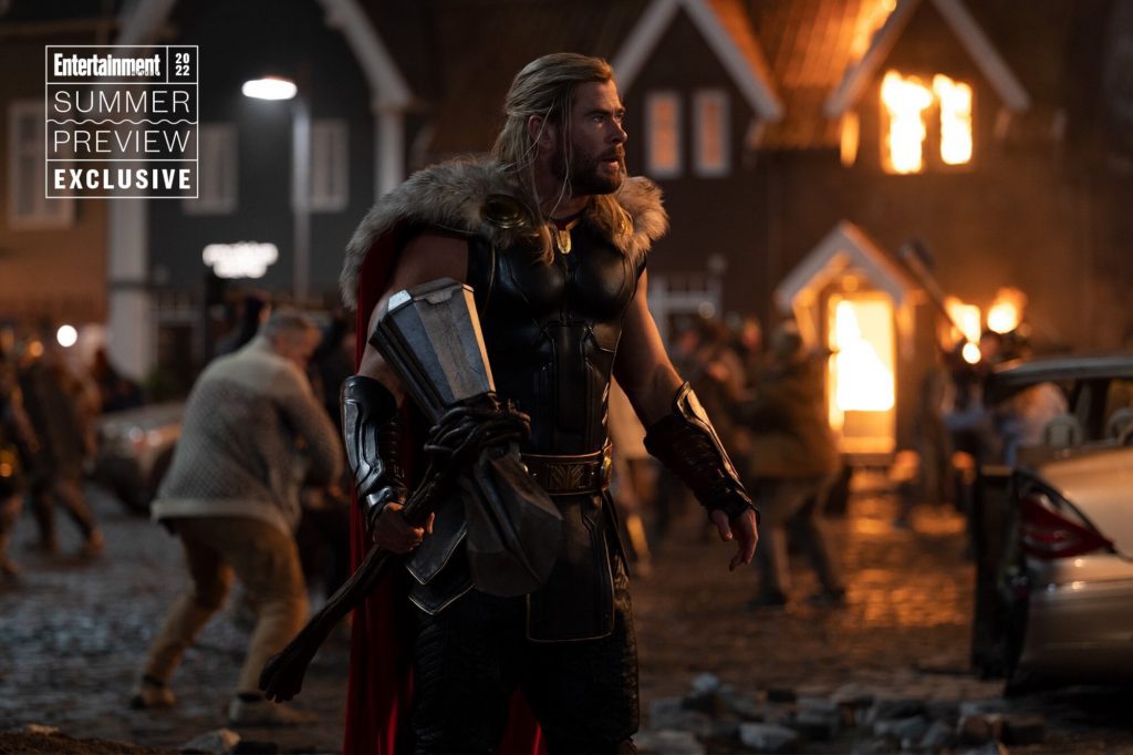 O diretor e escritor de Thor: Love and Thunder, Taika Waititi, afirmou que o filme não se trata sobre o romance entre Thor e Jane Foster.