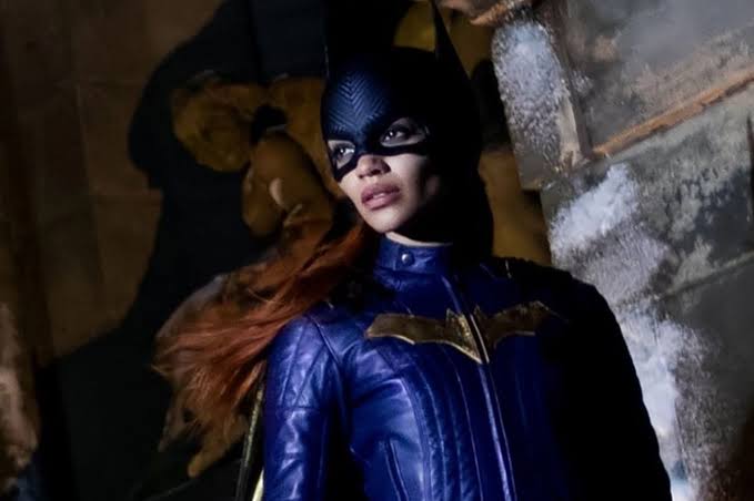 A estrela responsável por dá vida a Batgirl no universo da DC, Leslie Grace, se posicionou quanto ao cancelamento da série. 