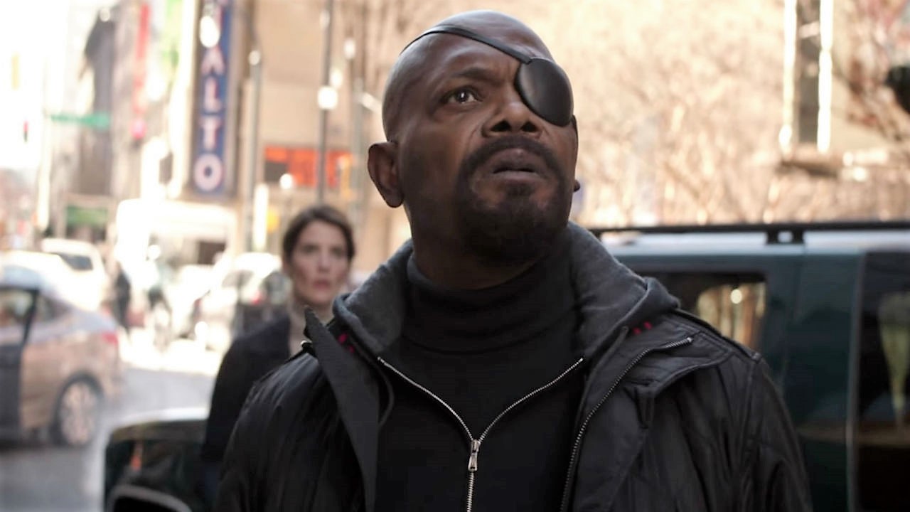 Samuel L. Jackson interpretando Nick Fury, estrela de Invasão Secreta, na cena pós-créditos de Vingadores: Guerra Infinita.
